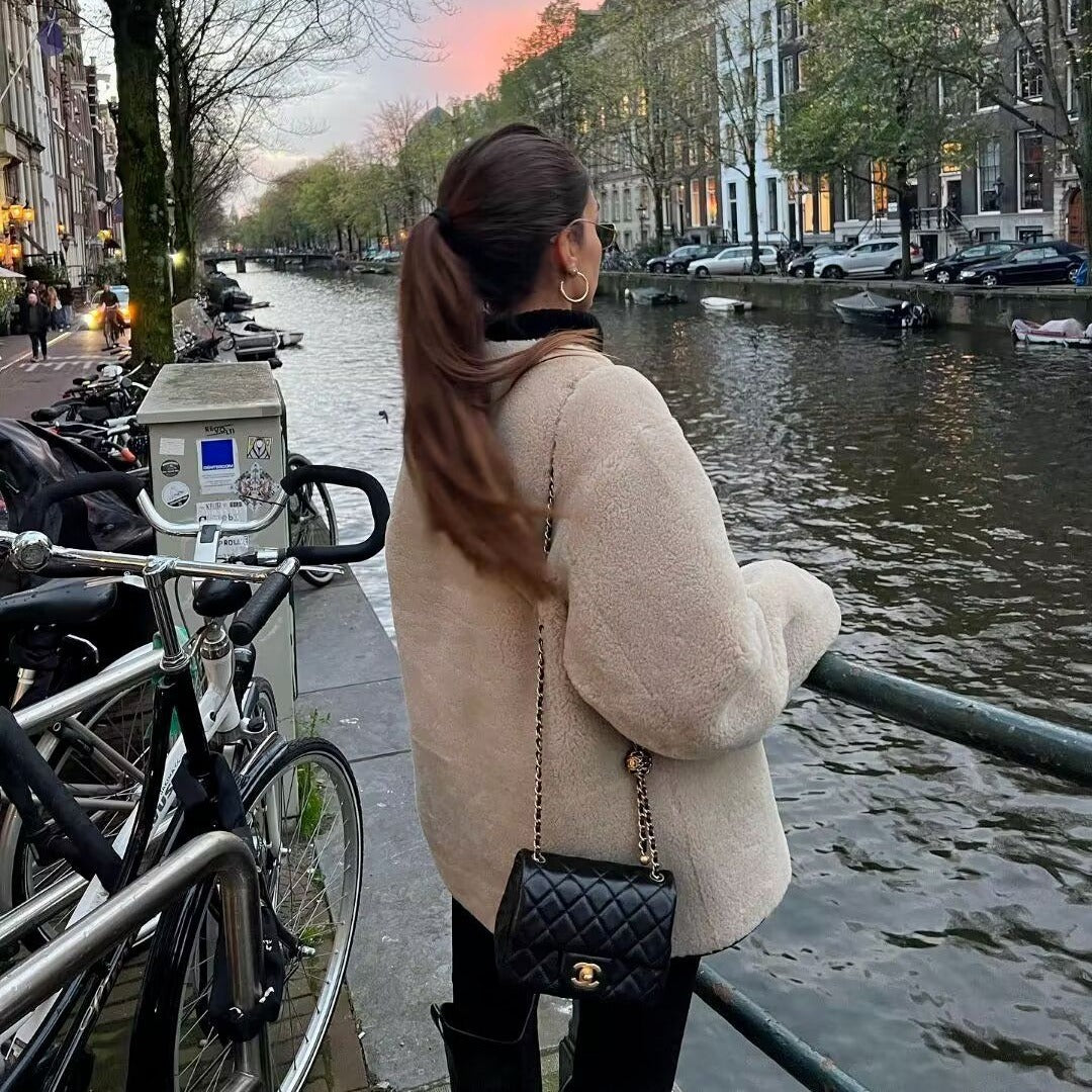 Damen nan kuschelige Teddyjacke mit Knebelverschlüssen, Rundhals und Kontrastpaspel Drune