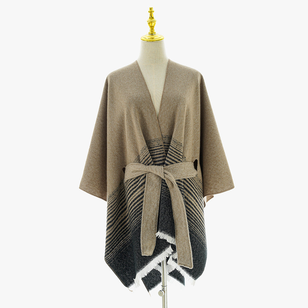 Damen Wickelponcho aus Feinstrick mit Bindegürtel und Fransensaum Drune