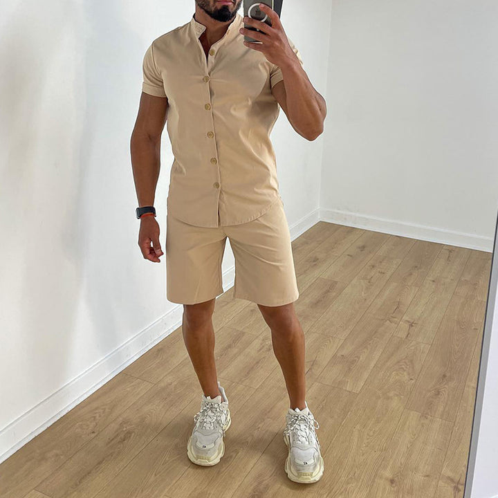 Herren modernes Kurzarmhemd mit eckigem Kragen und sportlichen Shorts Drune