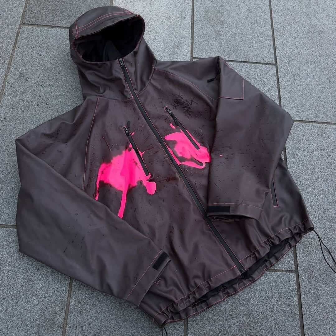 Unisex nan technische Regenjacke mit verschweißten Nähten, schrägen Brust-Reißverschlusstaschen und verstellbarem Kordelzugsaum Drune