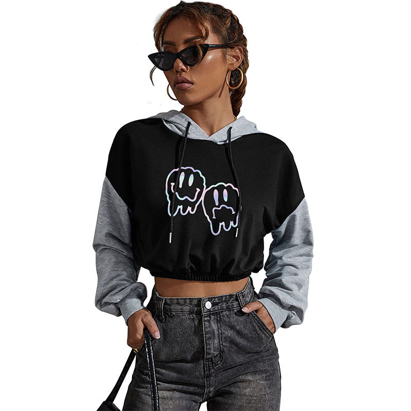 Damen Cropped Hoodie mit Kontrastärmeln, elastischem Saum und schmelzendem Smiley-Print Drune