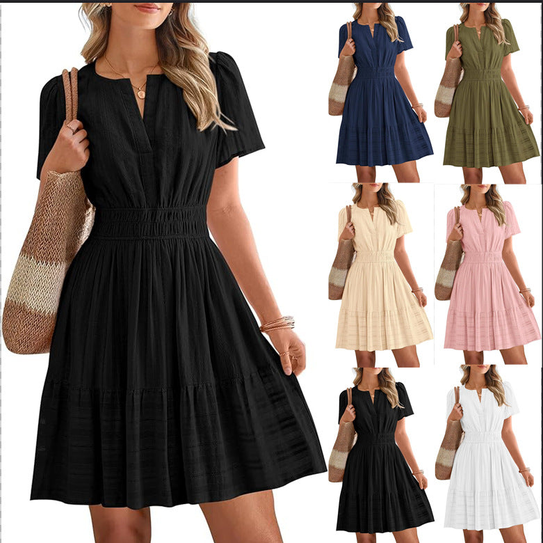 Damen Tailliertes Stufen-Midikleid mit Smokbund, V‑Ausschnitt und Eingrifftaschen Drune