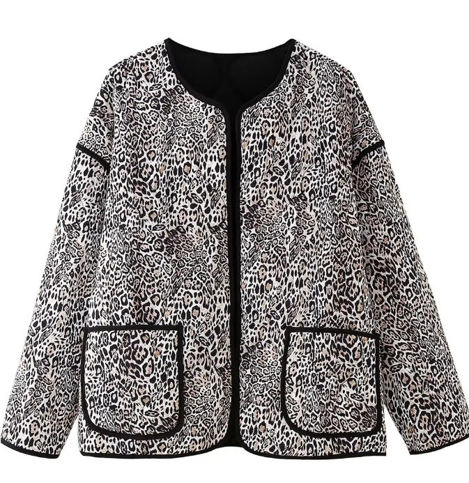 Damen gesteppte Oversize-Jacke mit Leoprint, Rundhalsausschnitt und aufgesetzten Taschen Drune