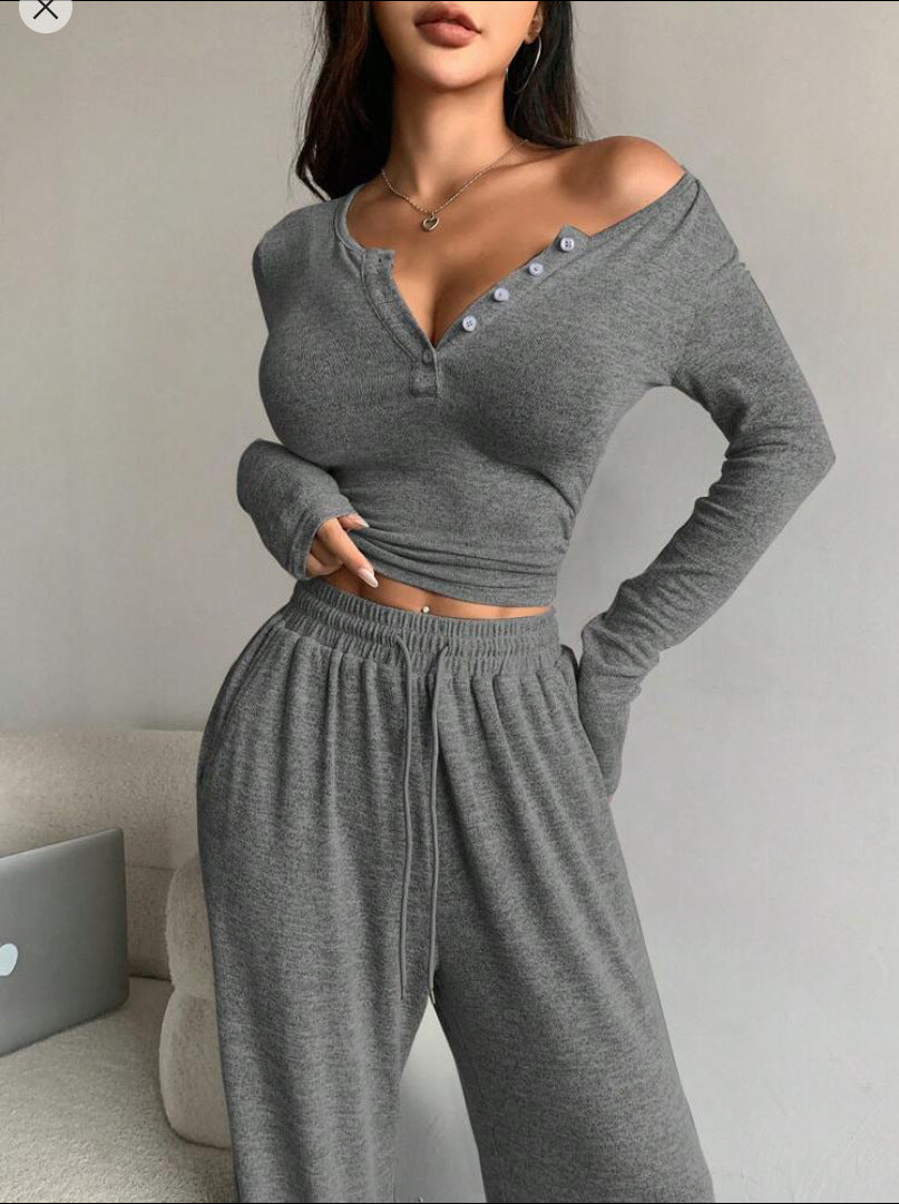 Damen Casual Rippstrick Lounge-Set mit Off-Shoulder Henley-Oberteil und weit geschnittenen Jogginghosen Drune