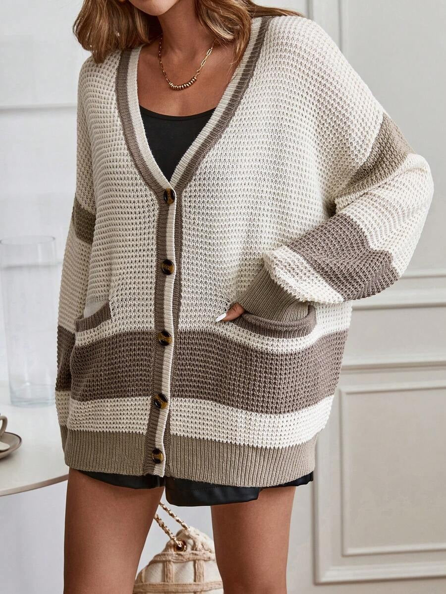 Damen Modische Strickjacke mit tiefem V-Ausschnitt und praktischen Taschen Drune