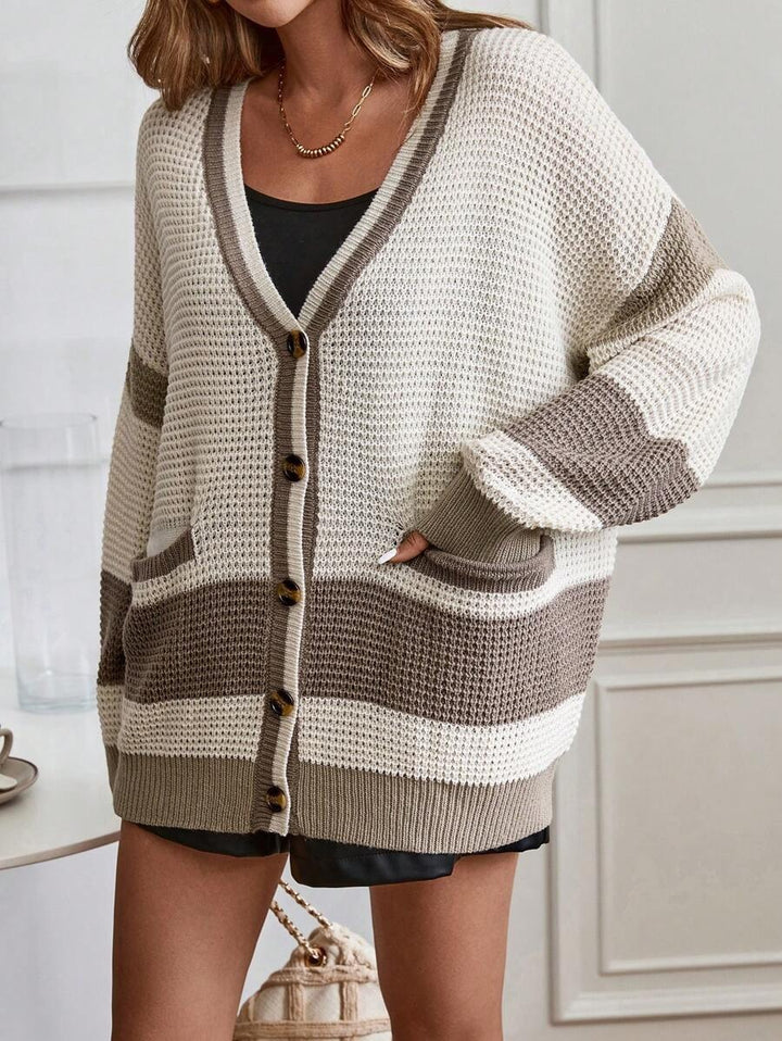 Damen Modische Strickjacke mit tiefem V-Ausschnitt und praktischen Taschen Drune