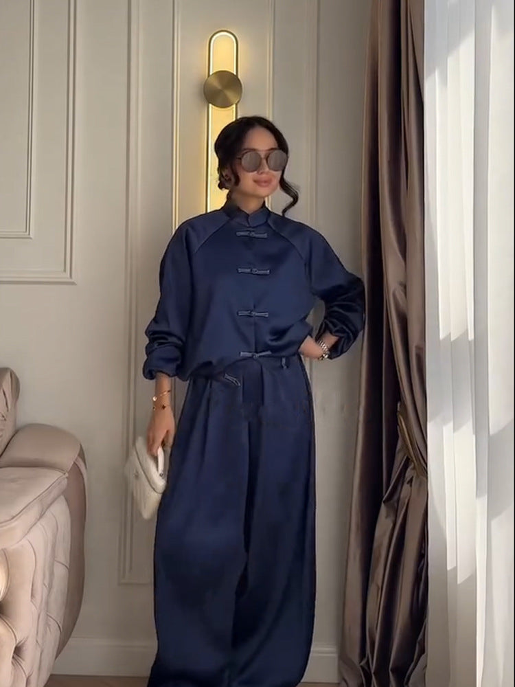 Damen Satin-Zweiteiler mit traditionellen Knebelverschlüssen und weitem Hosenrock Drune
