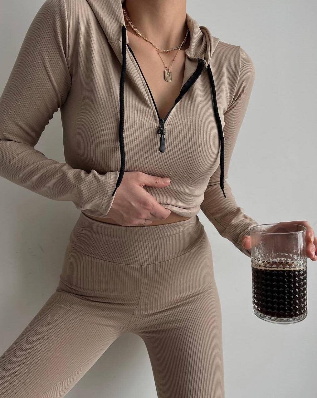 Damen figurnahes Rippjersey-Halbzip-Set mit tailliertem Longsleeve und High-Waist-Leggings Drune