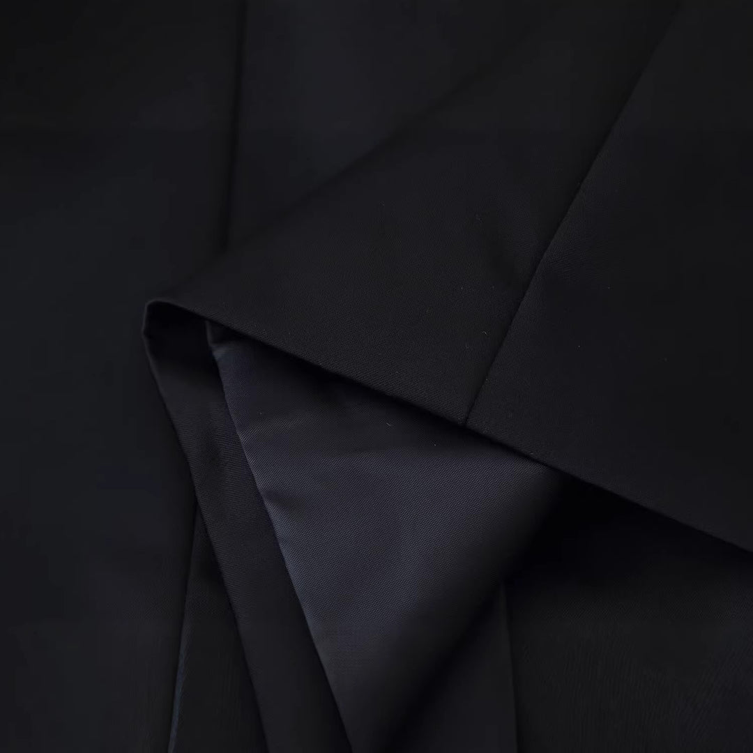 Damen Elegante Kurzjacke im Mandarin‑Stil mit Froschverschlüssen und taillierenden Abnähern Drune