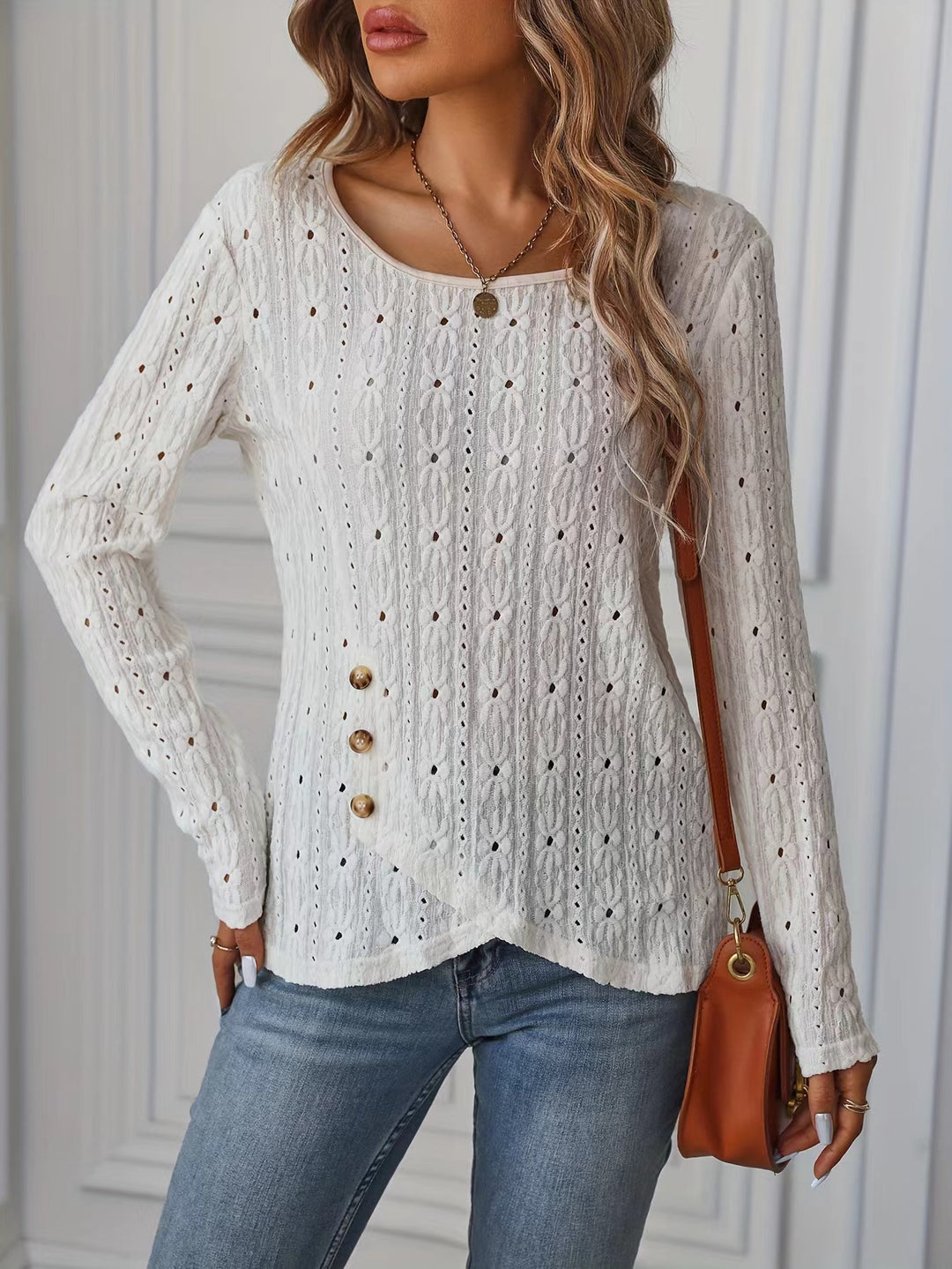 Damen Langarmshirt mit raffiniertem Häkelmuster und Knopfdetails Drune