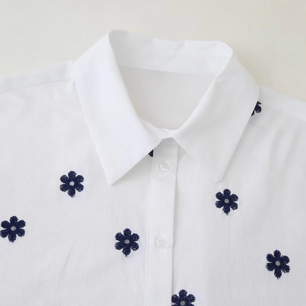 Damen nan kurzgeschnittene bestickte Hemdbluse mit geschwungenem Saum und floraler Stickerei Drune