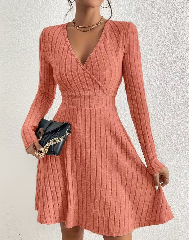 Damen Strickkleid mit Wickel-V-Ausschnitt, taillierter Bund und ausgestelltem A-Linien-Rock Drune