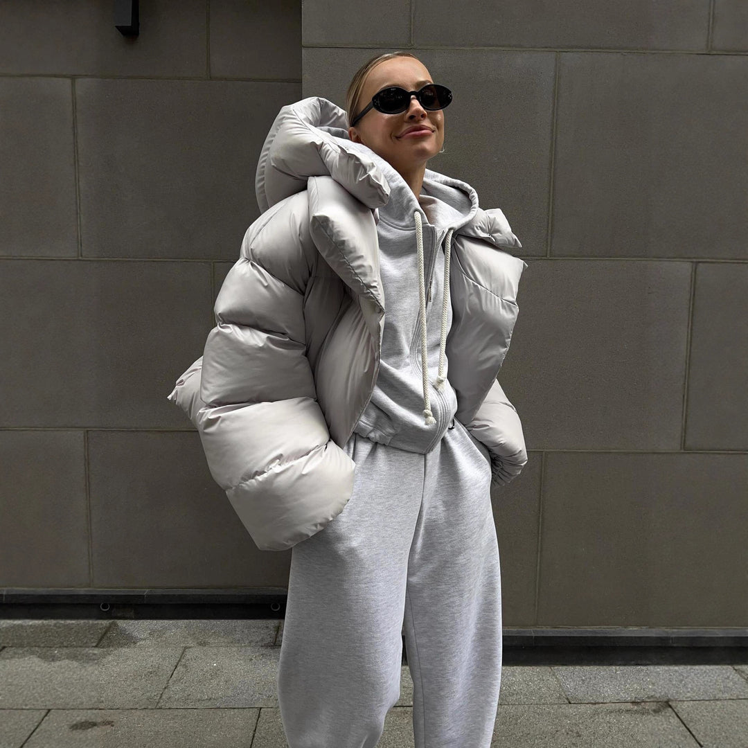 Damen extravagante Oversize Steppdaunenjacke mit extravoluminöser Kapuze Drune