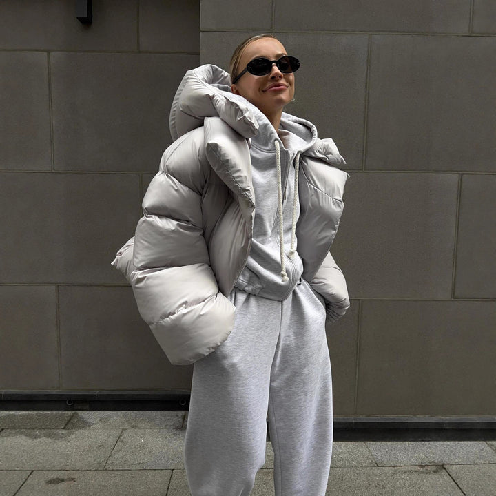 Damen extravagante Oversize Steppdaunenjacke mit extravoluminöser Kapuze Drune
