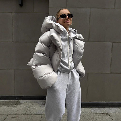 Damen extravagante Oversize Steppdaunenjacke mit extravoluminöser Kapuze Drune