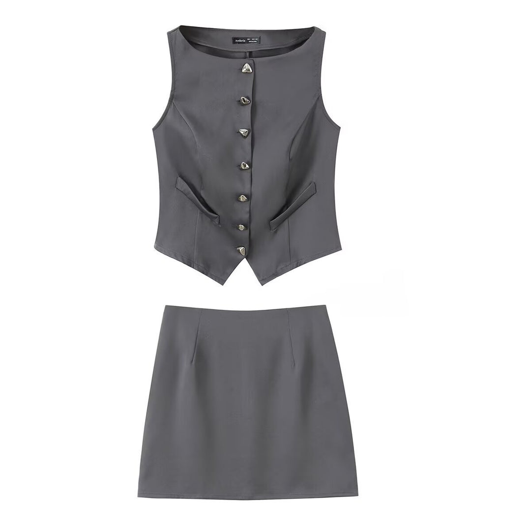 Damen-Set aus tailliertem Weste und kurzem Rock mit eleganten Knopfdetails Drune
