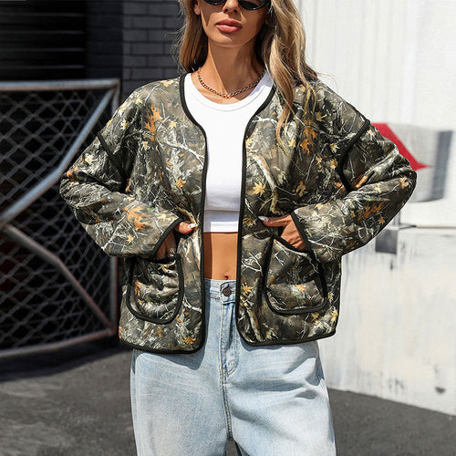 Damen Leicht gesteppte Camouflage-Jacke mit Rundhals, Kontrastpaspeln und aufgesetzten Taschen Drune
