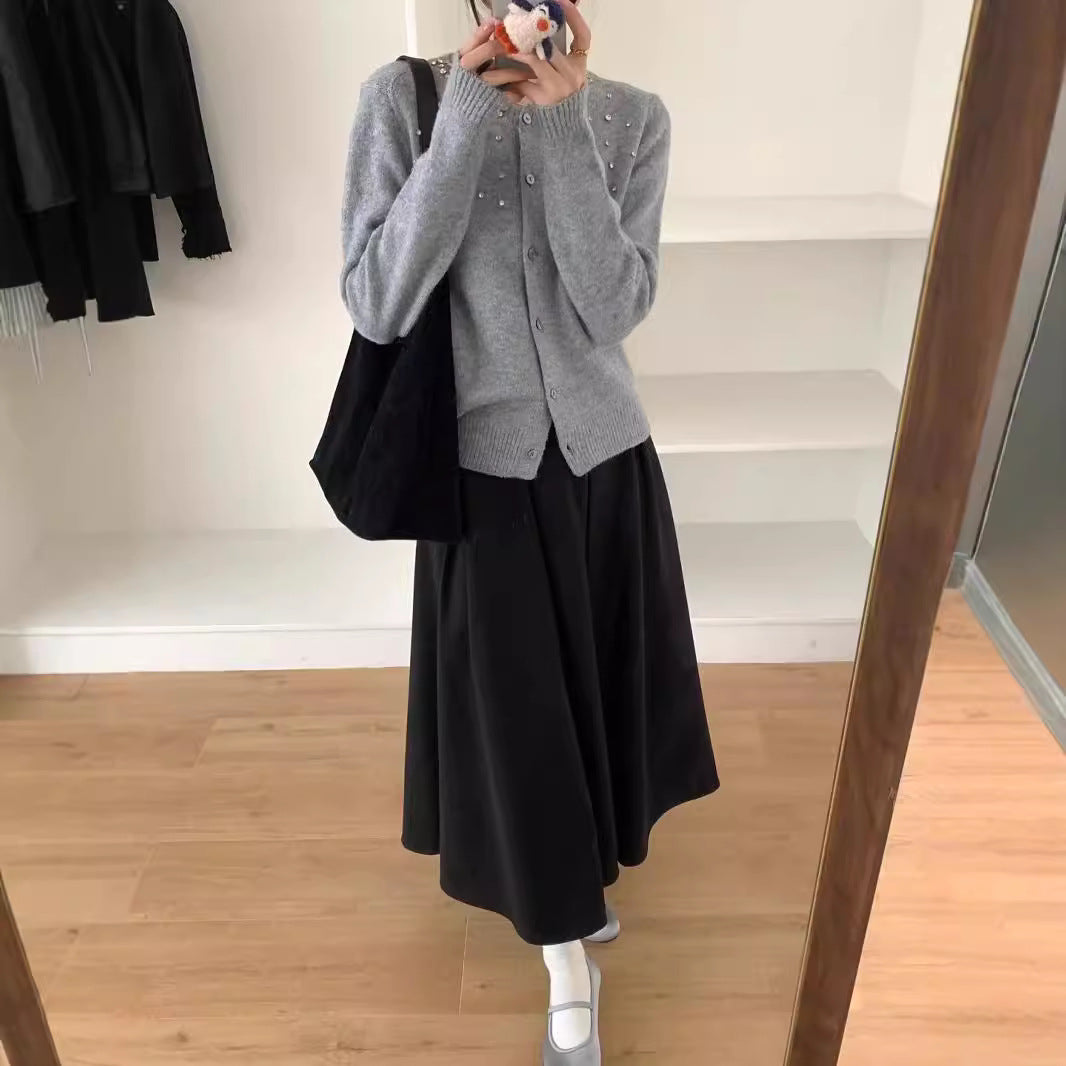 Damen Strickjacke mit eleganten Perlenapplikationen und klassischem Rundhalsausschnitt Drune