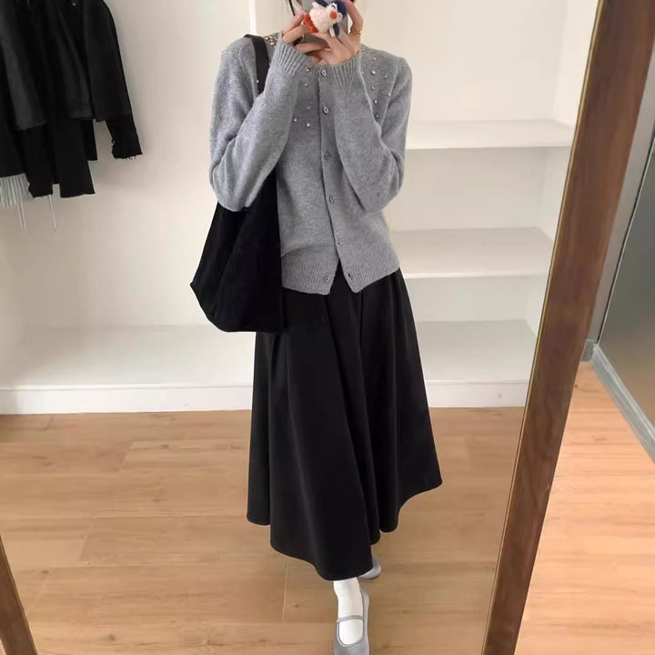 Damen Strickjacke mit eleganten Perlenapplikationen und klassischem Rundhalsausschnitt Drune
