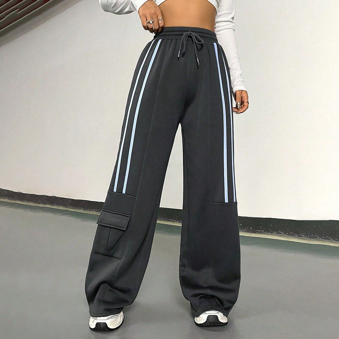 Damen weite Sporthose im urbanen Streetwear-Stil mit elastischem Bund und praktischen Taschen Drune