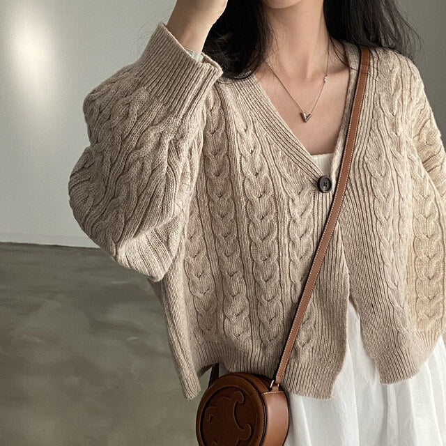 Damen kurz geschnittene Strickjacke mit Zopfmuster Drune