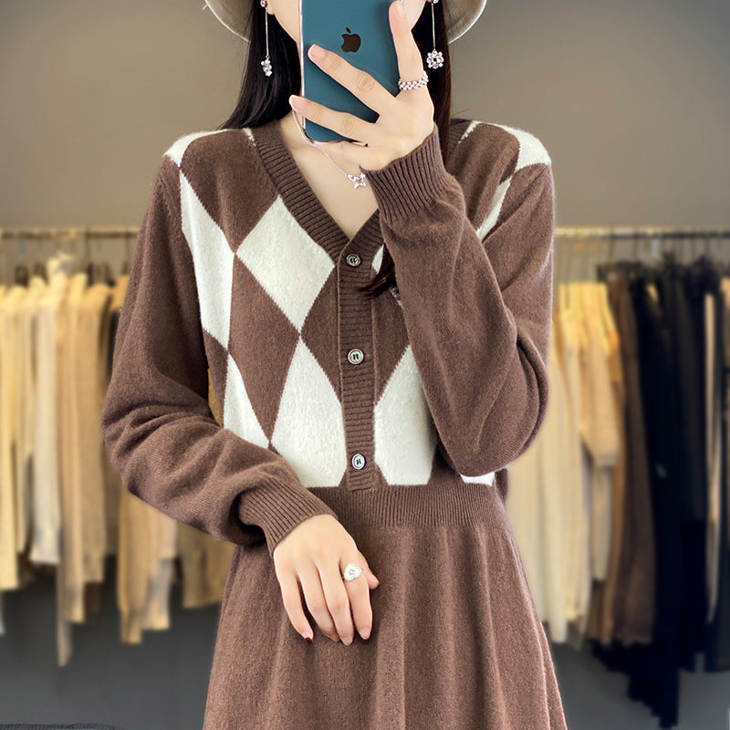 Damen Strick-Set mit V-Cardigan Rautenmuster und tailliertem Midirock Drune