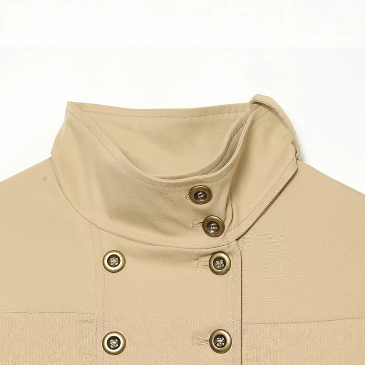 Damen Kurzblouson im Utility‑Stil mit hohem Stehkragen und doppelreihiger Knopfleiste Drune