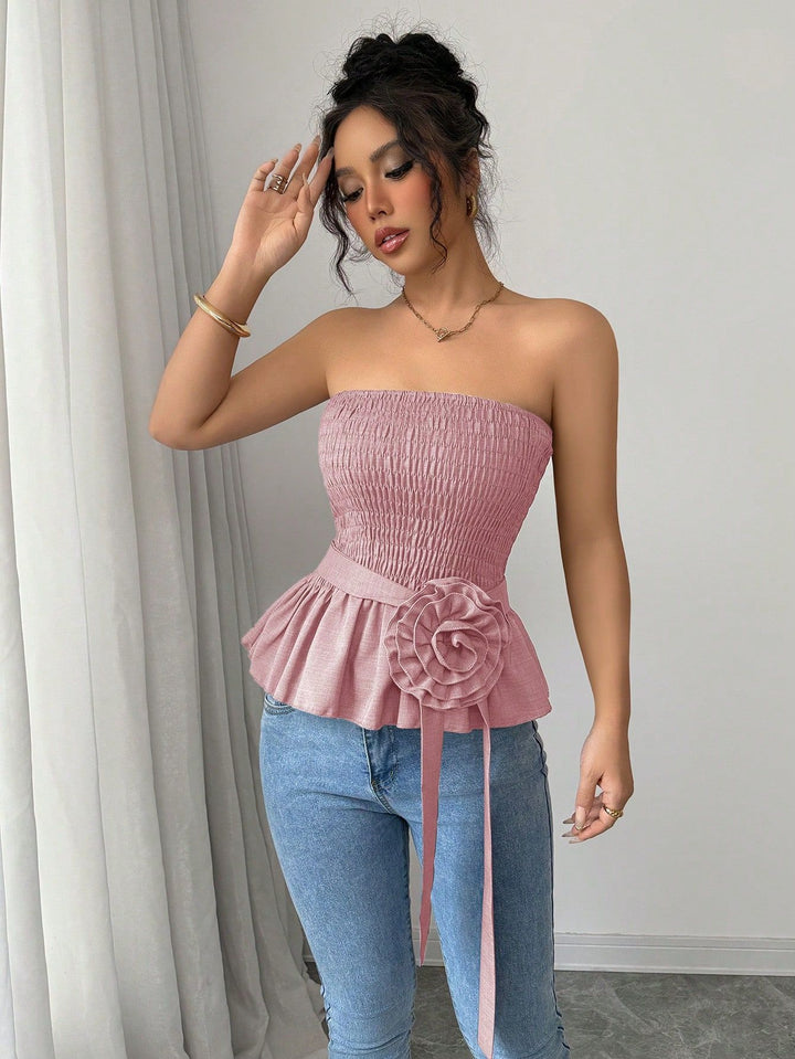 Damen nan figurbetontes trägerloses Smok-Oberteil mit Volant-Peplum und dekorativer Stoffblume Drune