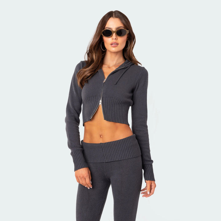 Damen komfortabler Strickanzug mit cropped Hoodie und weit geschnittenen Hosen Drune