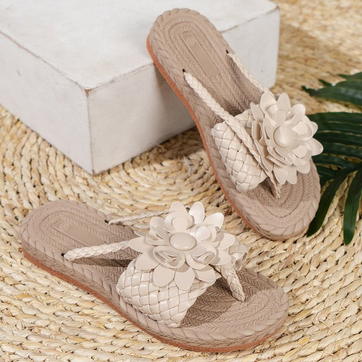Damen Geflochtene Zehentrenner‑Sandalen mit XXL‑Blütenapplikation und gepolstertem Komfortfußbett Drune