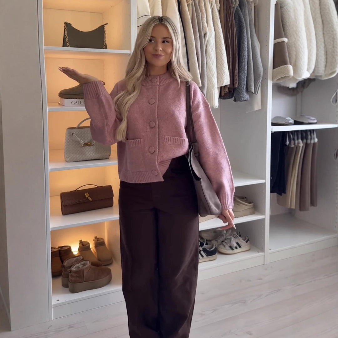 Damen Feinstrick‑Cardigan mit Rundhals, aufgesetzten Taschen und kastiger Silhouette Drune
