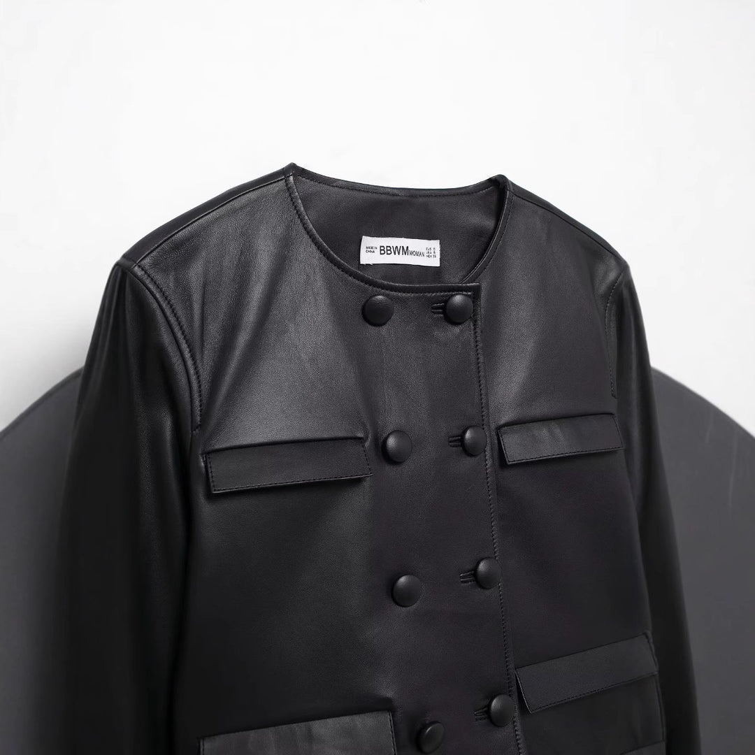 Damen nan cropped Kunstlederjacke mit Rundhalsausschnitt, doppelreihiger Knopfleiste und aufgesetzten Pattentaschen Drune