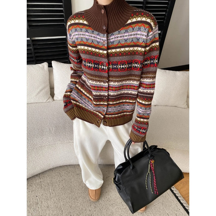 Damen kuschelige Strickjacke mit buntem Muster und Knopfdetails Drune