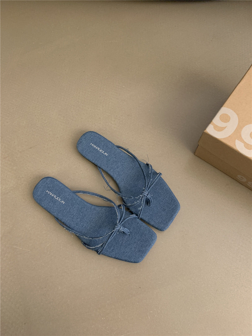 Damen Stylische Riemchen-Sandalen mit quadratischer Zehenpartie und feinem Bindedesign Drune