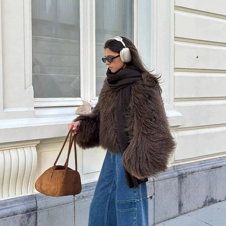 Damen kurze Bouclé‑Faux‑Fur‑Jacke mit voluminösem Langflor und kastiger Silhouette Drune