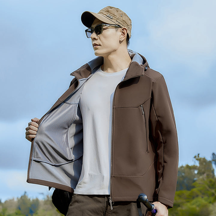 Herren Softshell-Funktionsjacke mit hohem Thermokragen, Kapuze und wasserabweisenden Reißverschlüssen Drune