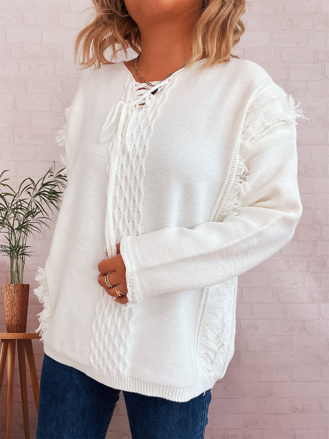 Damen Grobstrickpullover mit lässigen Fransen und dekorativem Zopfdesign Drune