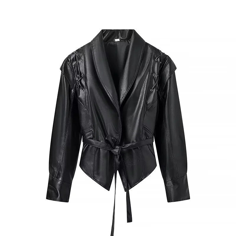 Damen nan taillierte Kunstlederjacke mit Schalkragen, Schnürdetail an den Schultern und Bindegürtel Drune