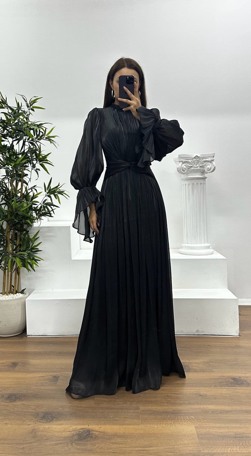 Damen Maxikleid mit figurschmeichelndem Schnitt und eleganter Raffung Drune
