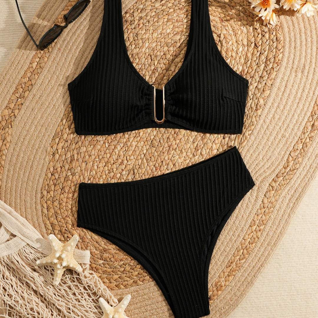 Damen Bikini-Set mit moderner Rippstruktur und eleganten Goldakzenten Drune