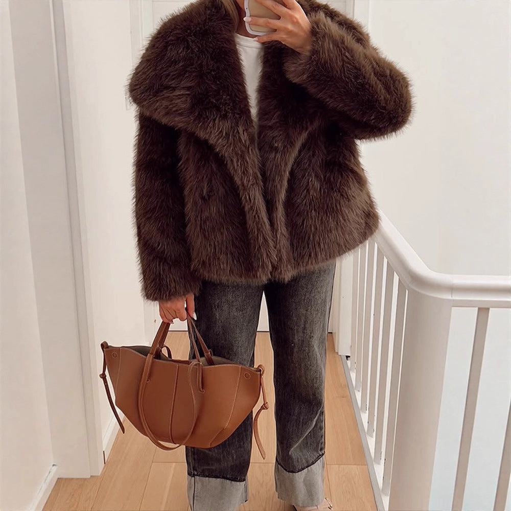 Damen Kurze voluminöse Kunstpelzjacke im Boxy‑Cut mit großem Schalkragen Drune