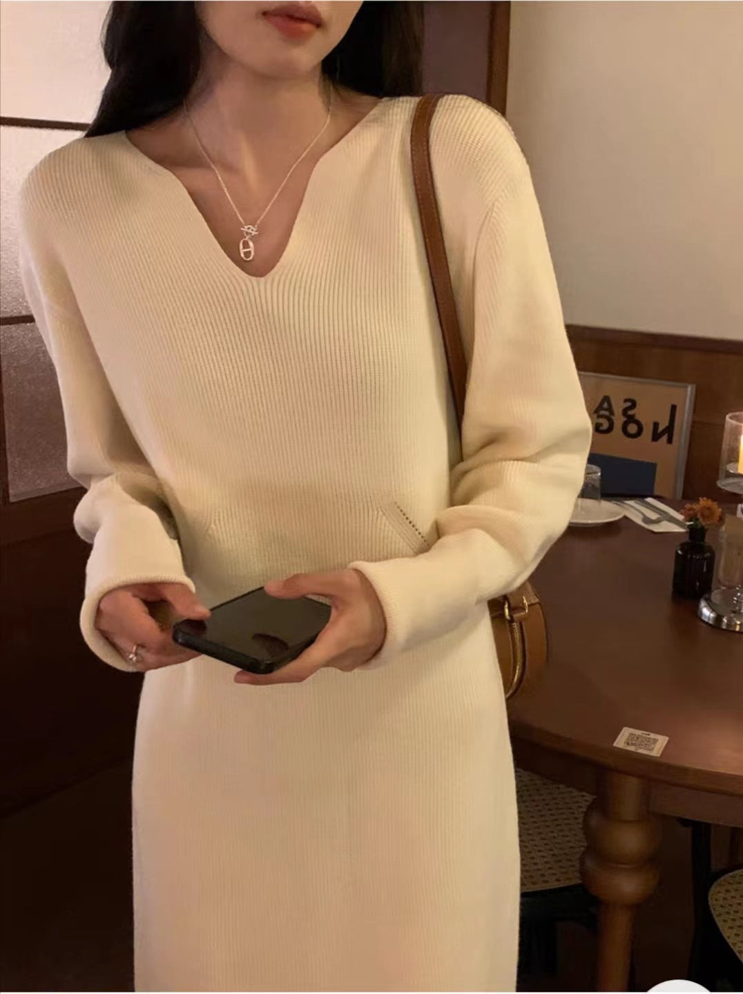 Damen Strickkleid mit tiefem V-Ausschnitt und speziell entwickelter Struktur Drune