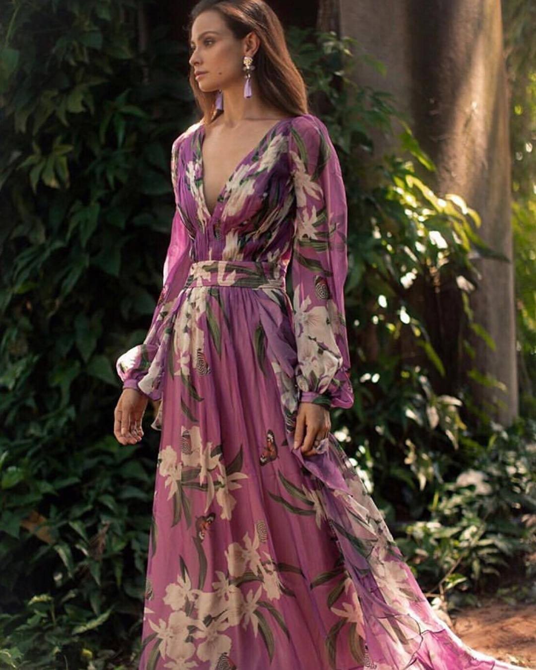 Damen Maxikleid mit tiefem V-Ausschnitt, floralem Design und schwingendem Rock Drune