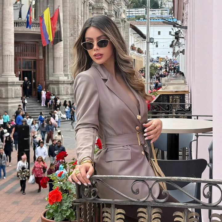 Damen Taillierter Blazer mit breitem Bindegürtel und goldfarbener Hardware Drune