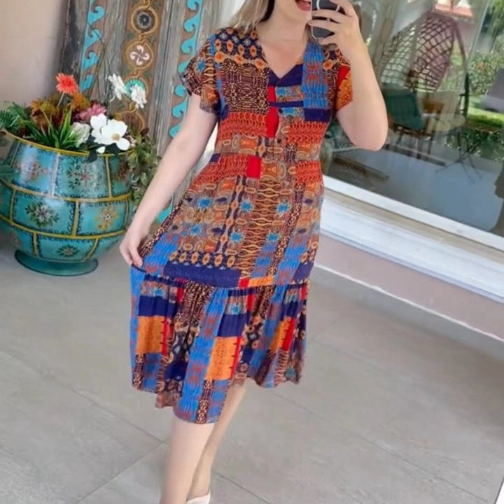 Damen nan gestuftes Midikleid mit V-Ausschnitt, kurzen Ärmeln und Patchwork-Optik Drune