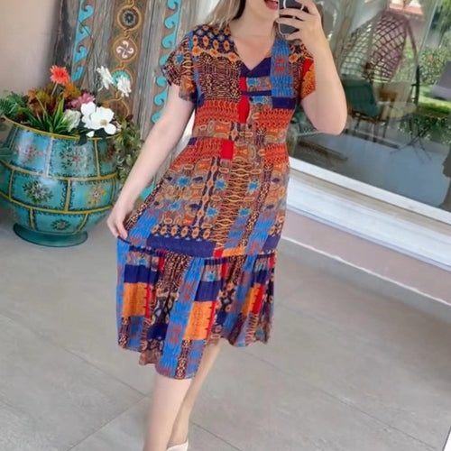 Damen nan gestuftes Midikleid mit V-Ausschnitt, kurzen Ärmeln und Patchwork-Optik Drune