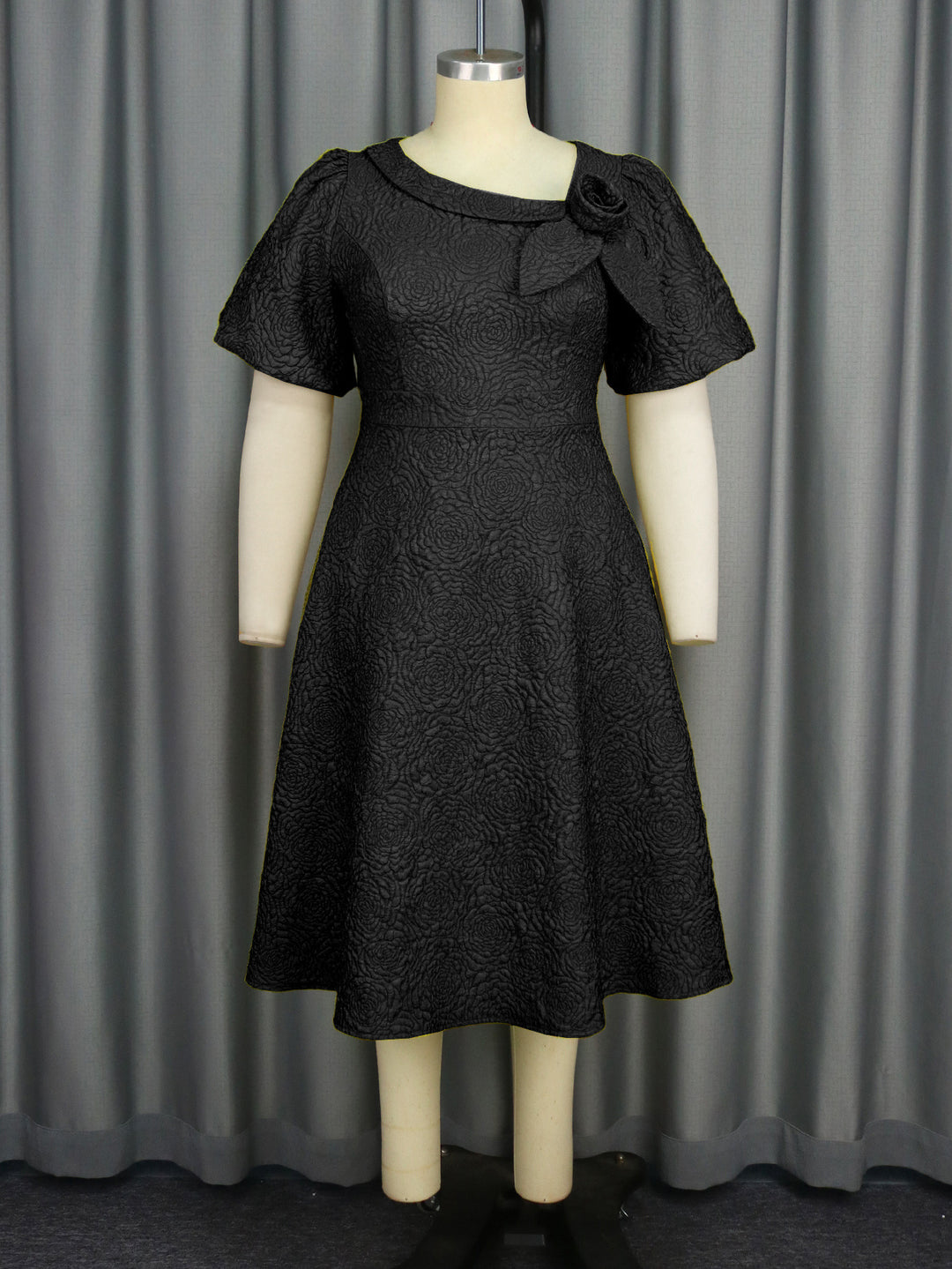 Damen Kleid mit elegantem Blumendruck und dekorativer Schleifenverzierung Drune