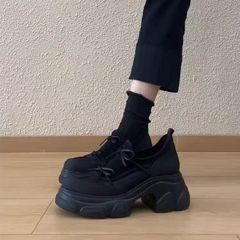 Damen Skulpturale Plateau‑Sneaker mit überhöhter Chunky‑Sohle und dekorativem Schleifenriemen Drune