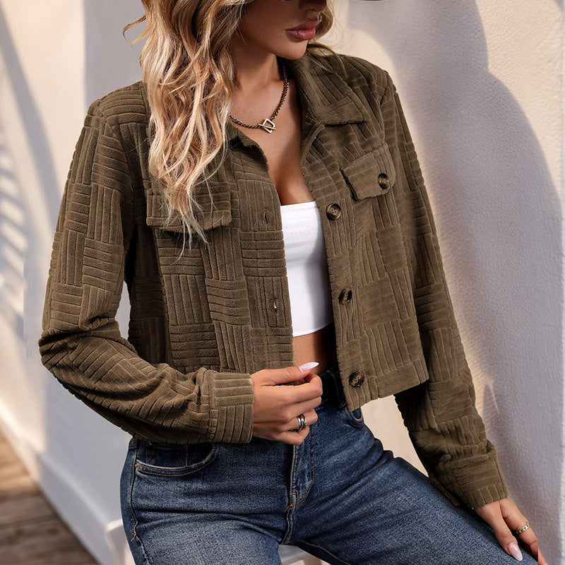 Damen Kurzjacke mit geometrischer Struktursteppung und aufgesetzten Brusttaschen Drune