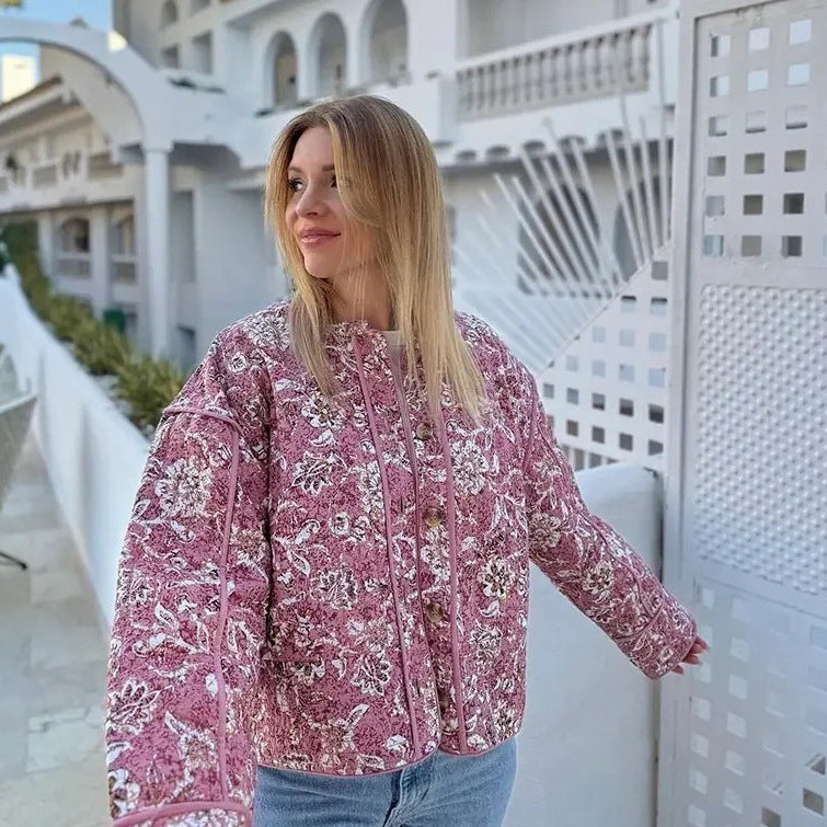 Damen 400+ gesteppte Blousonjacke mit floralem Allovermuster und Zierpaspeln Drune